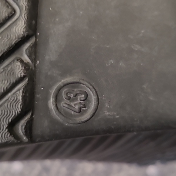 Pre-loved Size 43 dansko clog.  Pre-loved Size 43 dansko clog. - Picture 8 of 10